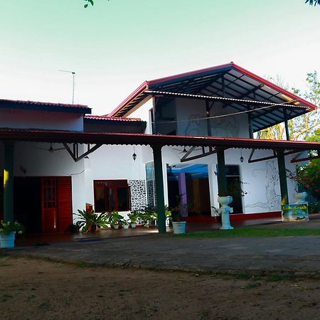 Anila Beach Inn Tangalle Exterior foto