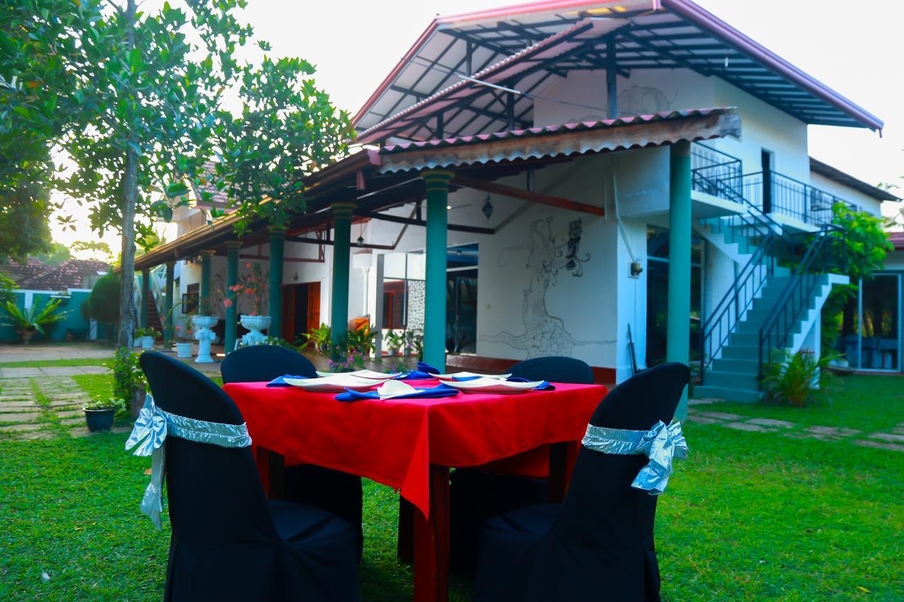 Anila Beach Inn Tangalle Exterior foto