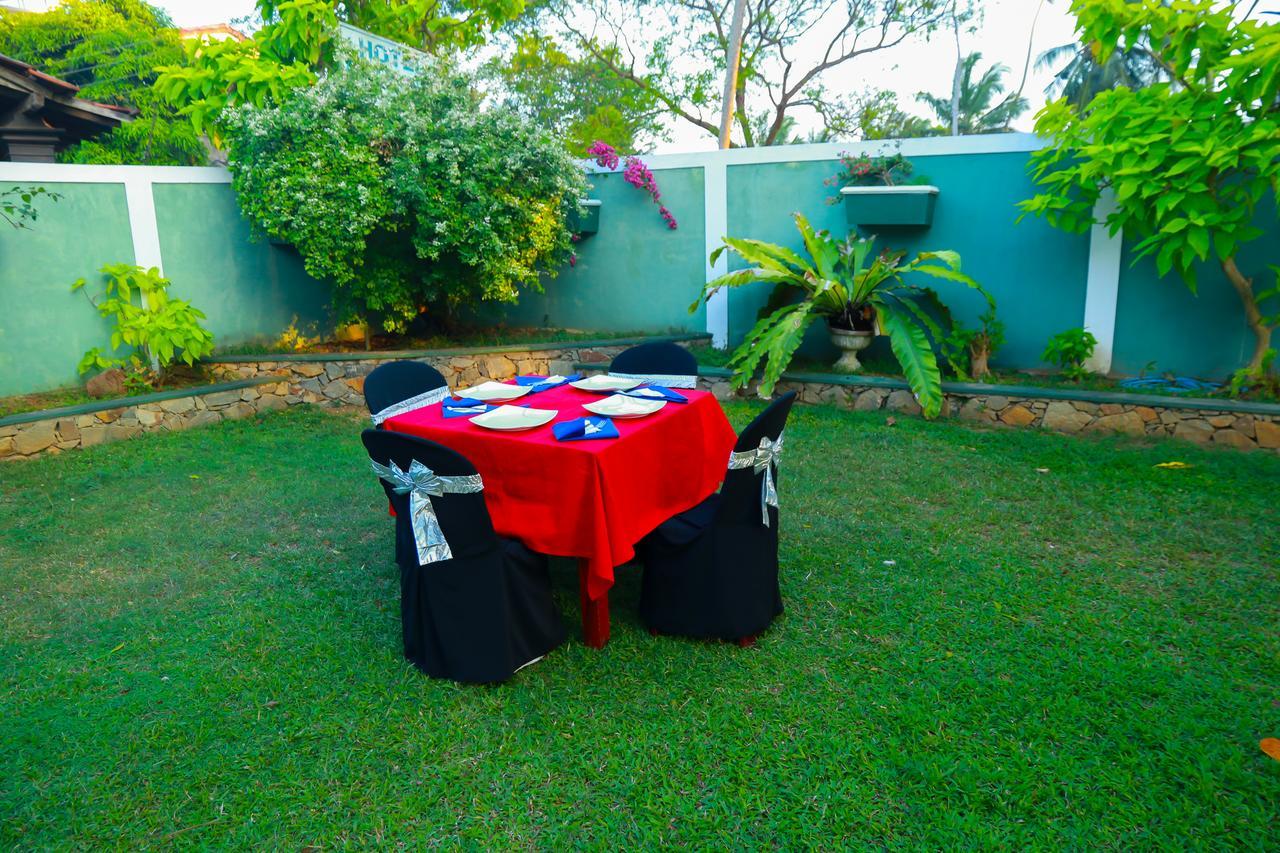 Anila Beach Inn Tangalle Exterior foto